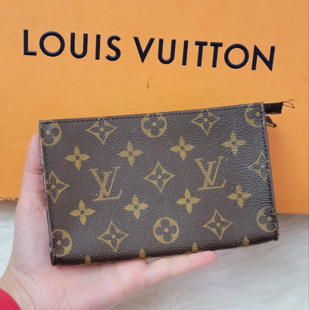 100% Authentic Louis Vuitton Monogram accessory pouch